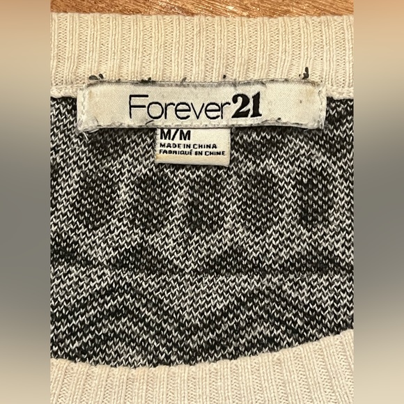 Knit Long Sleeve Patterned Sweater - Picture 4 of 4